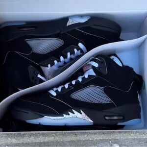 Jordan 5 - Black Metallic Reimagined